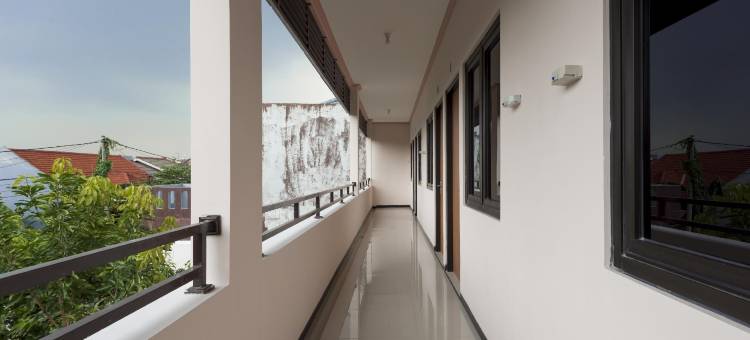 泞尔斯科斯特清真红伙伴酒店-近泗水国立发展大学(Nilskost Syariah RedPartner Near Upn Surabaya)图片