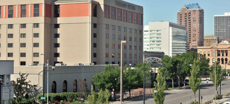 德梅因市中心希尔顿安泊酒店(Embassy Suites by Hilton des Moines Downtown)图片