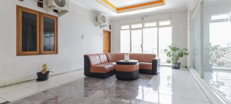 RedDoorz Near Juanda International Airport 2图片