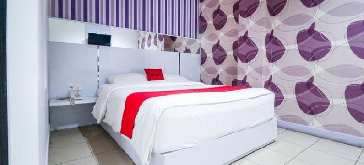 红多兹酒店-近巴图安帕尔汽车站(RedDoorz Near Terminal Batu Ampar)图片