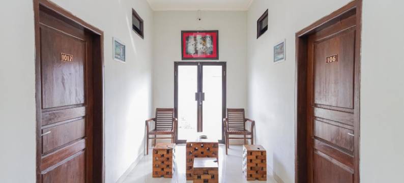 努安萨恩加维酒店(RedDoorz at Hotel Nuansa Ngawi)图片