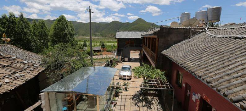 泸沽湖金色小院图片