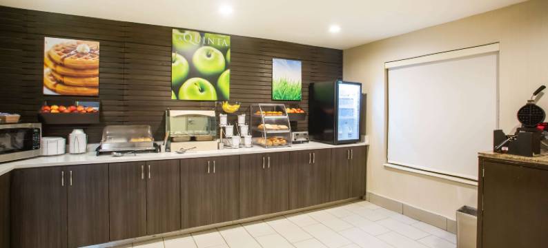 庞通海滩拉昆塔温德姆套房酒店(La Quinta Inn & Suites by Wyndham Pontoon Beach)图片