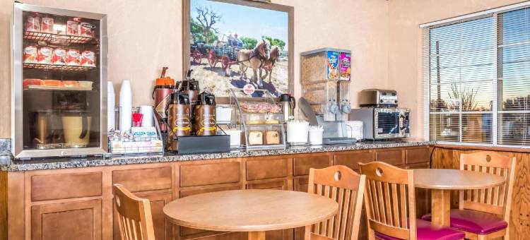 威肯伯格速8酒店(Super 8 by Wyndham Wickenburg AZ)图片