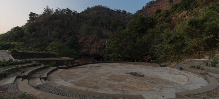 红多兹酒店-近西勒图苏卡布米(RedDoorz Near Ciletuh Sukabumi)图片