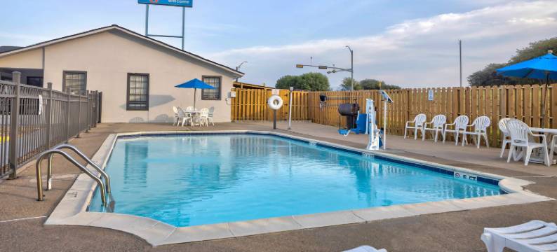 布赖恩大学城6号汽车旅馆(Motel 6 Bryan, TX - College Station)图片