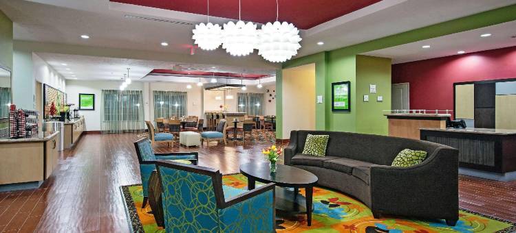 利斯维尔波尔克堡拉昆塔温德姆套房酒店(La Quinta Inn & Suites by Wyndham Leesville Ft. Polk)图片