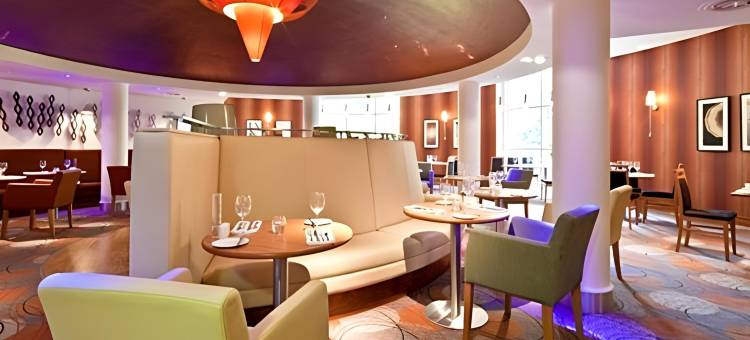 德雷顿庄园酒店(Drayton Manor Hotel)图片