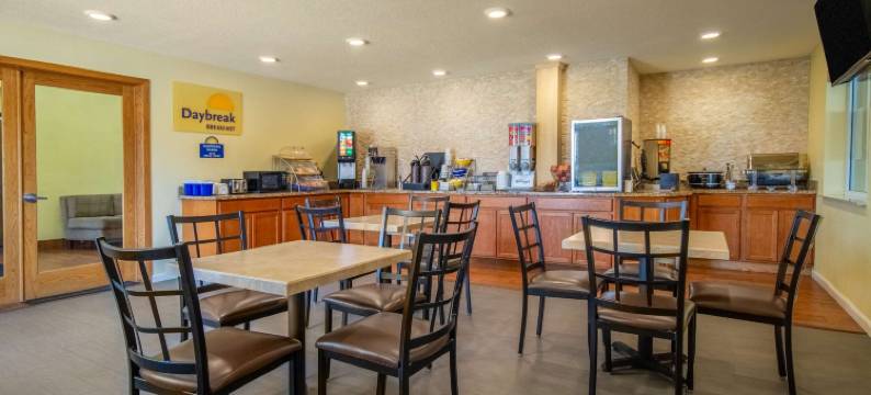 埃文斯代尔滑铁卢温德姆戴斯酒店(Days Inn by Wyndham Evansdale Waterloo)图片