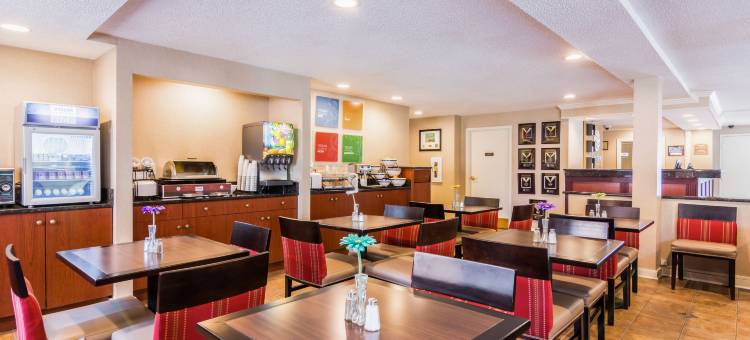 安德鲁斯联合基地舒适酒店(Comfort Inn at Joint Base Andrews)图片