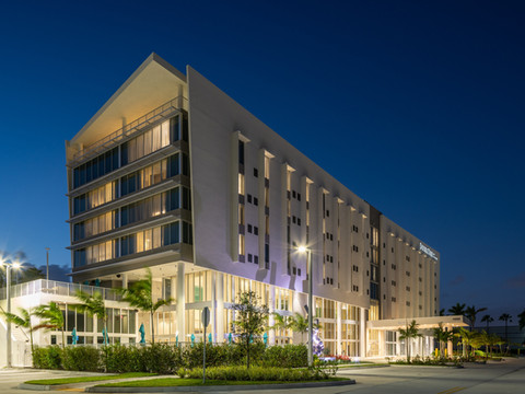 迈阿密多拉希尔顿逸林酒店