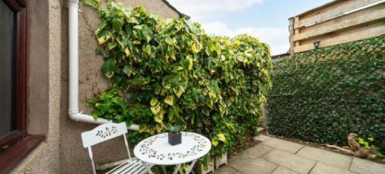 中心石头的希瑟伍德小屋(Heatherwood Cottage)图片