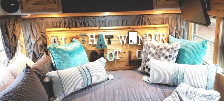 Skoolie Glamping图片