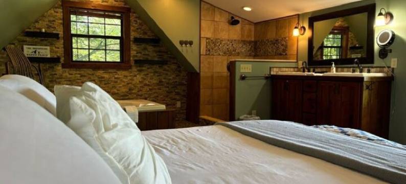 Cozy 2-bedroom cabin in beautiful Blairsville with AC, WiFi图片