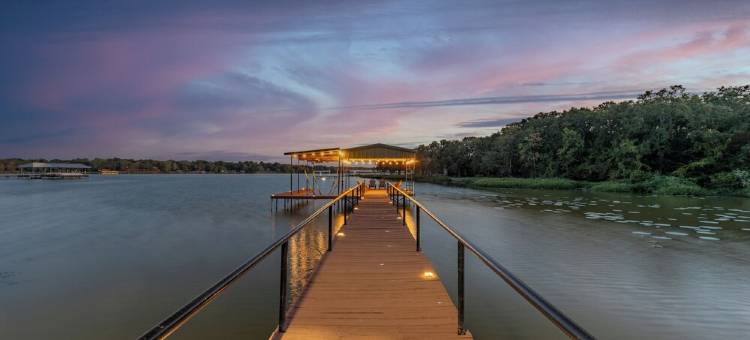 Cozy Lakefront Serenity-Dock & Boatlift, Firepit & Fish图片