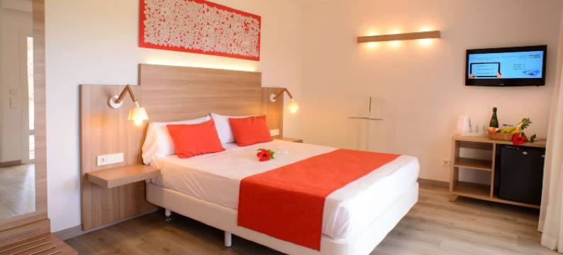 伊维萨岛卡拉莱亚度假酒店(Cala Llenya Resort Ibiza)图片