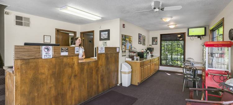 烛花旅馆(Candlewick Inn and Suites)图片