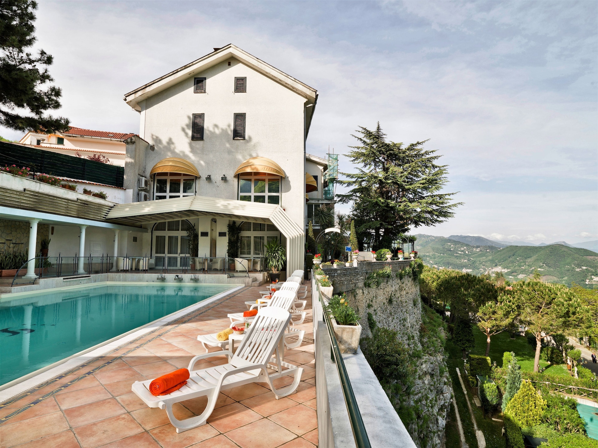 Hotel ScapolatielloOver view