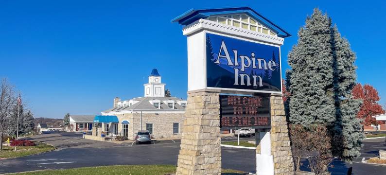 罗克福德高山假日酒店和套房(Alpine Inn & Suites Rockford)图片
