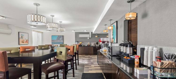 韦恩堡豪华贝斯特韦斯特酒店(Best Western Luxbury Inn Fort Wayne)图片