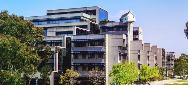 圣迭戈拉霍亚希尔顿安泊酒店(Embassy Suites by Hilton San Diego La Jolla)图片