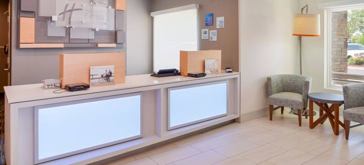 洲际酒店集团智选假日套房酒店奥马哈 - 120街和枫树街(Holiday Inn Express & Suites Omaha - 120TH and Maple)图片