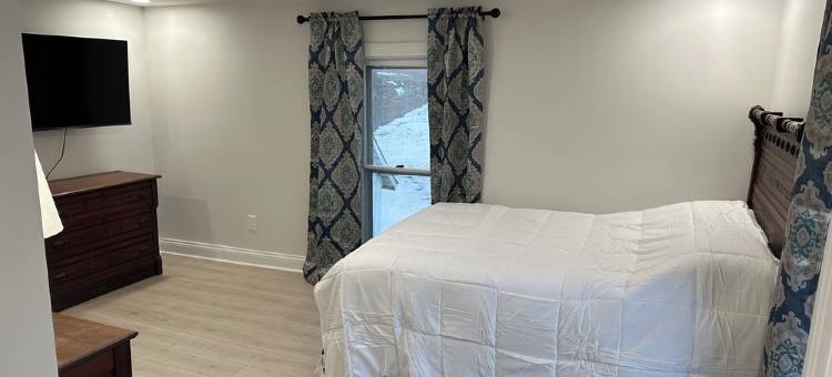 Newly renovated 1890’s home in downtown Milltown beside the Blue River!图片