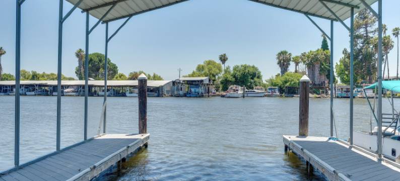 河滨Bethel岛之家，配有码头和滑道(Waterfront Bethel Island Home w/ Dock & Slip)图片