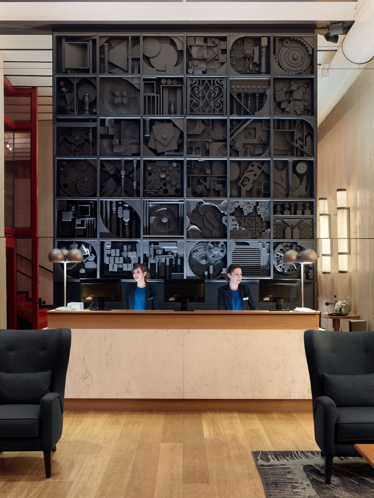 H10 Puerta de AlcaláOver view