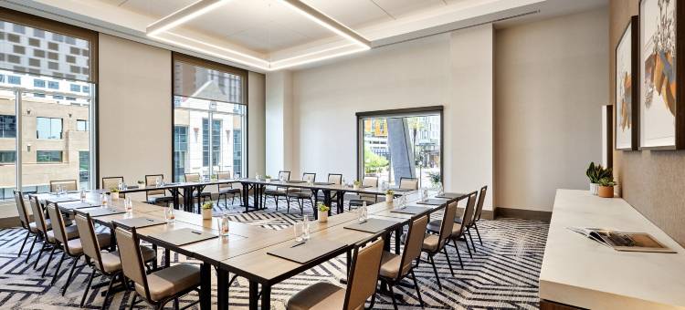 亚利桑那州立大学奥姆尼坦佩酒店(Omni Tempe Hotel at ASU)图片