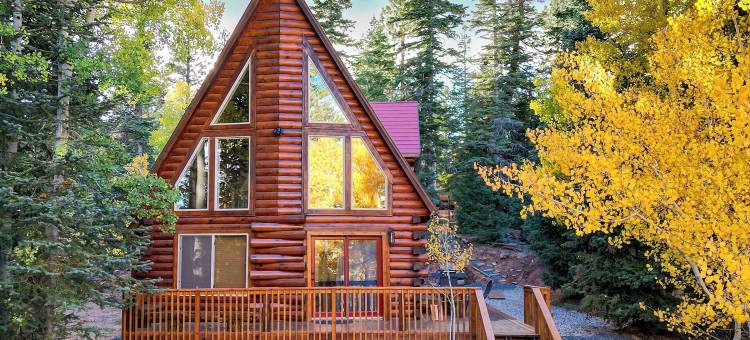 徒步、骑行和滑雪：鸭溪村A型小屋！(Walk to Duck Creek Village A-Frame Getaway!)图片