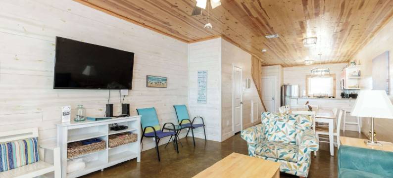 度假村泳池和宠物友好可住9人(Resort Pool & Pet Friendly Sleeps 9)图片