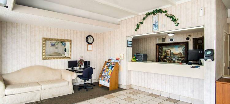 OYO 堪萨斯南哈钦森西第 4 大道酒店(OYO Hotel Hutchinson West 4th Ave)图片