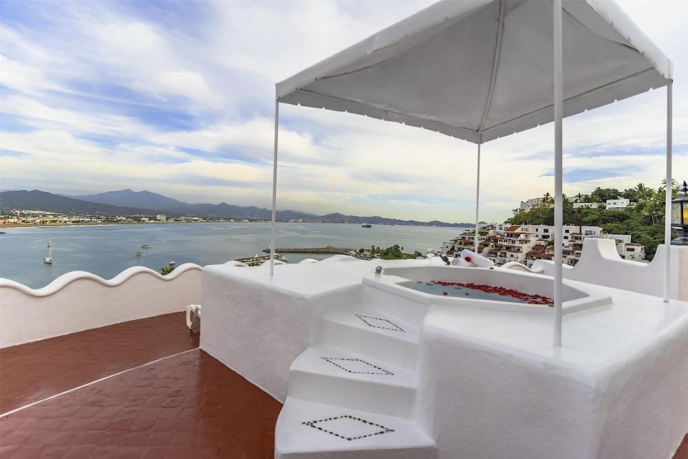 Las Hadas by BrisasOver view