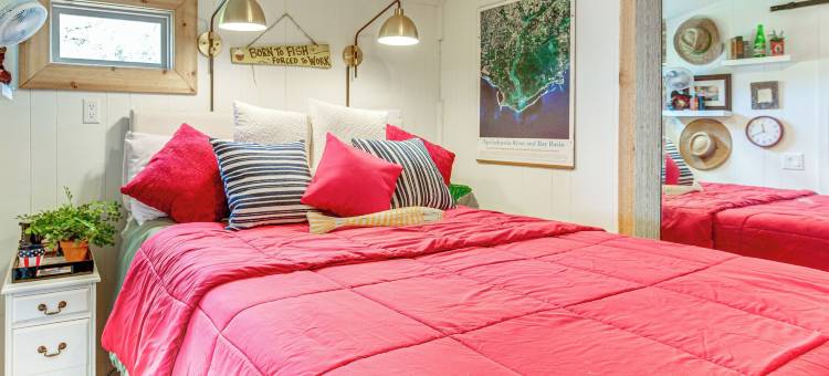 布林森湖畔小屋：月亮背后(Lakefront Cabin in Brinson: Behind the Moon)图片