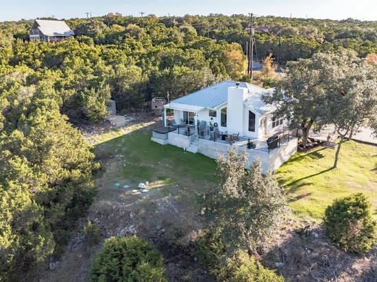 距离河流5分钟的华丽住宅，配有热水浴缸