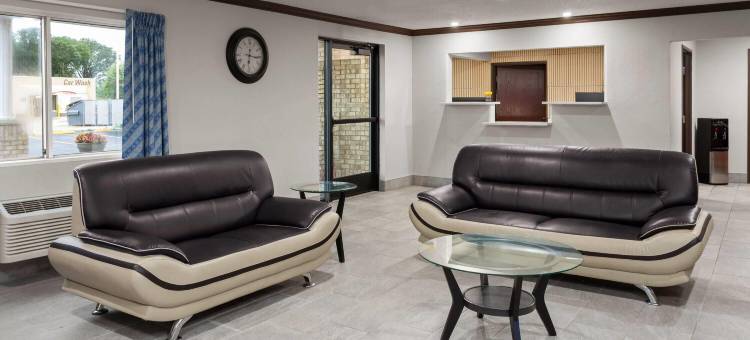 考考纳温德姆戴斯套房酒店(Days Inn & Suites by Wyndham Kaukauna WI)图片