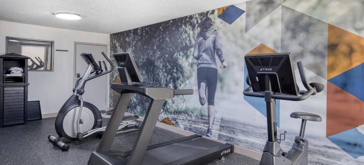 格林斯伯勒-体育场呗盟套房酒店(Baymont by Wyndham Greensboro/Coliseum)图片