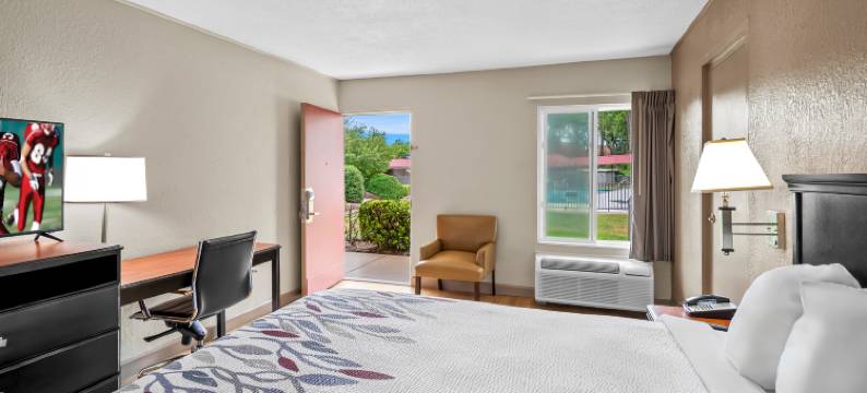 温泉城红屋顶客栈(Red Roof Inn Hot Springs)图片