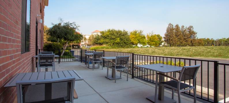 智选假日套房酒店-戴维斯/大学城(Holiday Inn Express & Suites DAVIS - UNIVERSITY AREA by IHG)图片