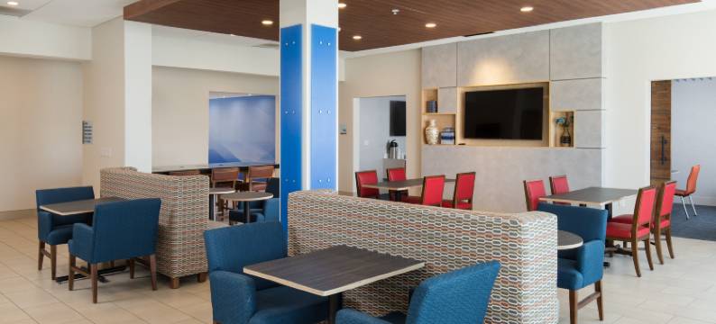 维塞利亚红杉门户智选假日酒店(Holiday Inn Express VISALIA - SEQUOIA GATEWAY AREA by IHG)图片