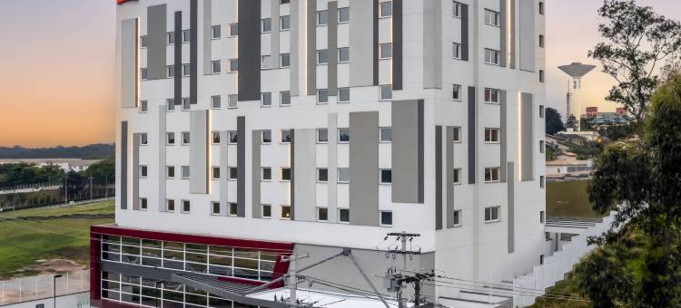 宜必思阿鲁雅酒店(Ibis Aruja)图片