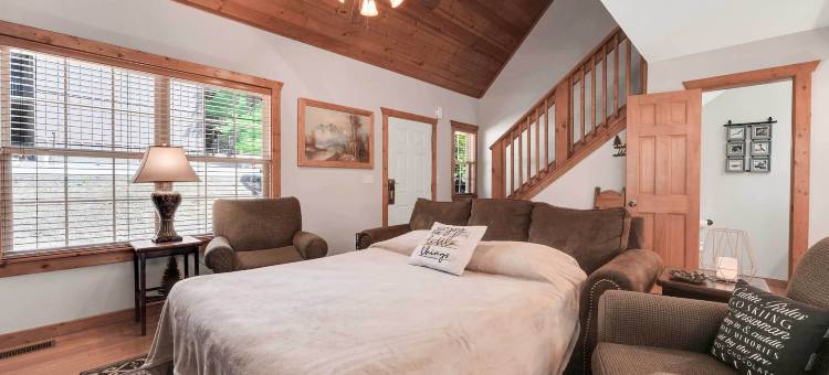 布兰森湖滨小屋：距离布兰森大道6英里！(6 Mi to Branson Strip! Lakefront Home with Fireplace)图片