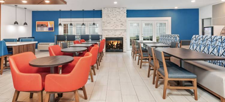 智选假日套房酒店布卢明顿市中心 - 正常(Holiday Inn Express & Suites Bloomington - Normal)图片