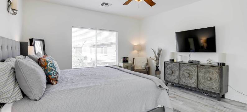 游泳池、火坑和烧烤架：古德伊尔之家！(Modern Gem with Fire Pit 3 Mi to Goodyear Ballpark!)图片