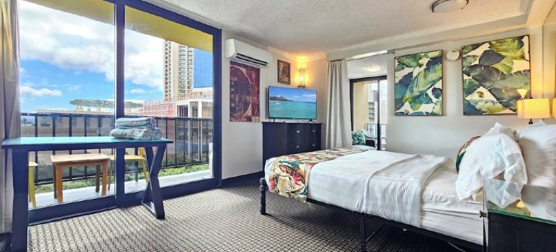 Gorgeous! Highly Desirable Queen Studio with Balcony overlooking Pool图片