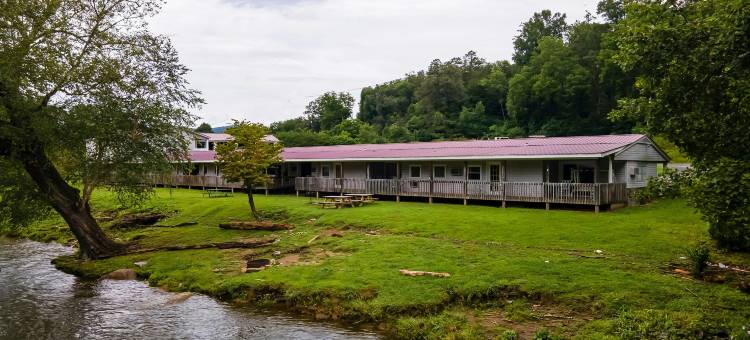 Oyo劳埃德河畔乡村旅馆(Lloyd's on the River Country Inn by OYO)图片