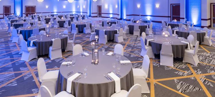 希尔顿波特兰机场大使套房酒店(Embassy Suites by Hilton Portland Airport)图片