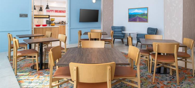 雷丁欢朋套房酒店(Hampton Inn & Suites Redding)图片