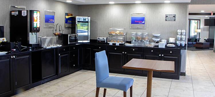 莫米托莱多美吟酒店(Baymont by Wyndham Maumee Toledo)图片